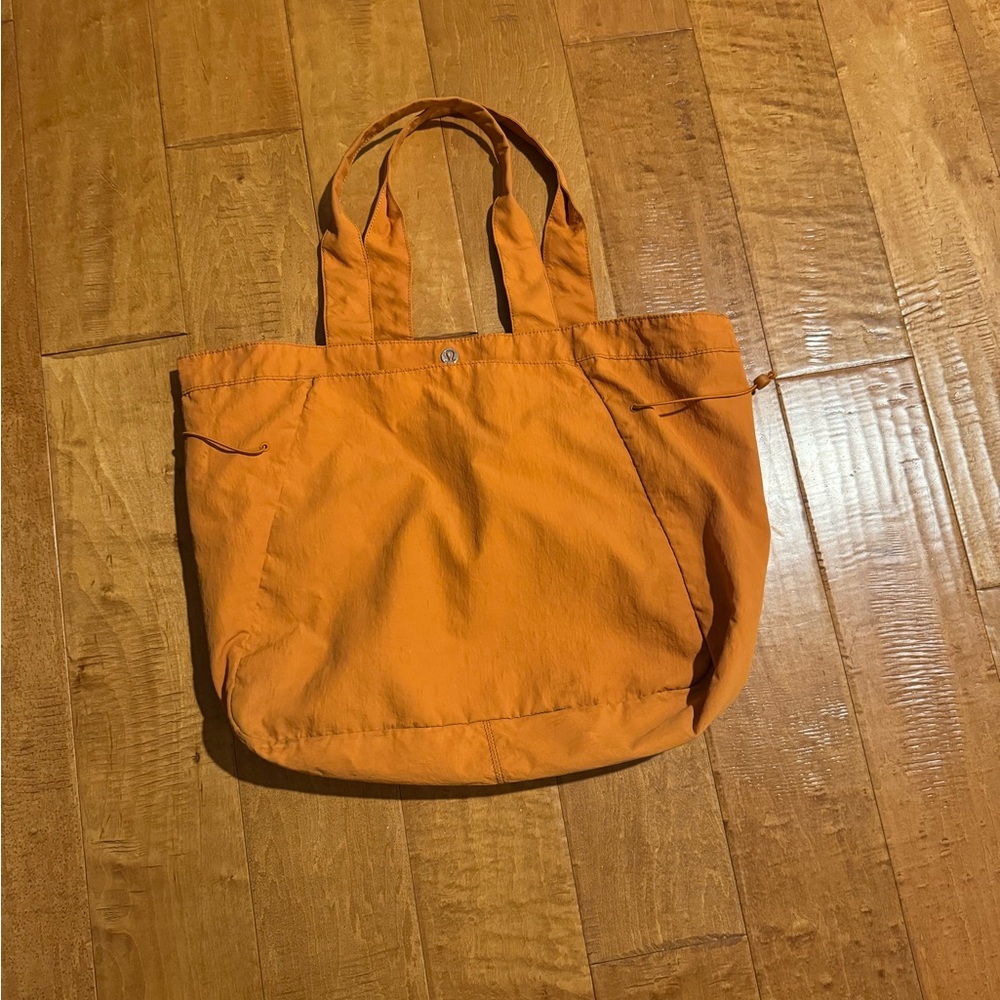 Lululemon tote bag